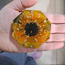 Mi proyecto del curso: Diseño de joyería en resina. Un projet de Création d'accessoires, Artisanat, Design de bijoux , et DIY de Andrea Romero - 12.02.2024