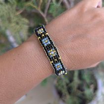 My project for course: Beaded Jewelry Design: Weave Elegant Patterns. Accessor, Design, Arts, Crafts, Jewelr, Design, and Fiber Arts project by regina_t - 08.30.2024