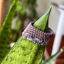 Mi proyecto del curso: Diseño de accesorios con cuentas: teje patrones elegantes. Accessor, Design, Arts, Crafts, Jewelr, Design, and Fiber Arts project by Dominique Rodriguez - 08.31.2024