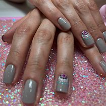 Mi proyecto del curso: Introducción al nail art. Decorative Painting, Design, Traditional illustration, Painting, and Pattern Design project by Vanesa Planes - 09.15.2024