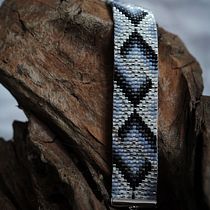 My project for course: Beaded Jewelry Design: Weave Elegant Patterns. Accessor, Design, Arts, Crafts, Fiber Arts, Jewelr, and Design project by ula.who - 09.15.2024