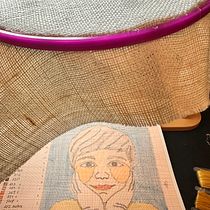 Mi proyecto del curso: Creación de retratos en punto de cruz. Embroider, Decoration, and Textile Design project by Laura Moretti - 09.19.2024