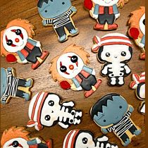 Halloween cookies . Design, DIY, and Painting project by lua_dagostino - 09.22.2024
