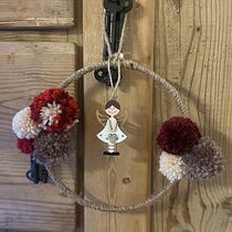 Mi proyecto del curso: Diseño y creación de pompones. Artesanato, Decoração de interiores, DIY, e Design têxtil projeto de Sonia Moral - 18.12.2023