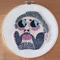 Mi proyecto del curso: Retratos bordados en pedrería. Een project van Borduurwerk,  Interieurdecoratie, Ontwerp van accessoires y Textielontwerp van helene.hachard - 30.09.2024