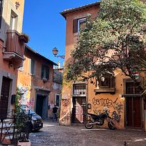 Watercolor Cityscapes - Trastevere (Rome) back street. Un progetto di Pittura e Pittura ad acquerello di Lennart Bjurström - 02.10.2024