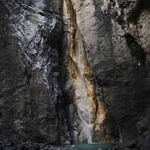 Cenghen Waterfall. Photographic Composition, Photograph, Digital Photograph, Photo Retouching, and Color Theor project by Jordi Leonardi - 10.02.2024