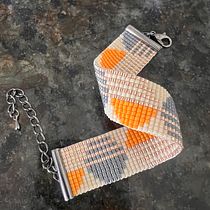 Mi proyecto del curso: Diseño de accesorios con cuentas: teje patrones elegantes. Accessor, Design, Arts, Crafts, Fiber Arts, Jewelr, and Design project by l21yera - 10.09.2024