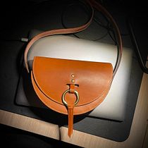 My project for course: Leatherwork: Designing and making a crossbody bag. Accessor, Design, Arts, Crafts, Design, Fashion Design, and Sewing project by ledung247design - 10.11.2024