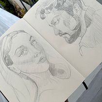 Mon projet du cours : Carnet de croquis et portraits au crayon graphite. Desenho, Desenho de retrato, Sketchbook, Esboçado, e Artes plásticas projeto de Lily Emma - 13.10.2024