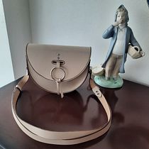 Mi proyecto del curso: Marroquinería: diseño y confección de una bandolera. Een project van Ontwerp van accessoires, Craft,  Ontwerp,  Modeontwerp y Naaiwerk van Maria Paula Quiroga - 15.10.2024