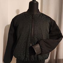 il mio progetto del Bomber. Design de moda, Modelagem e confecção, e Costura projeto de ndr.andrea.azza - 24.10.2024