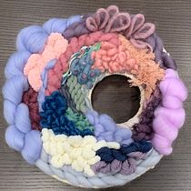 My project for course: Circular Weaving for Colorful Wall Decor. Arts, Crafts, Fiber Arts, Interior Design, Pattern Design, Textile Design, and Weaving project by Polina Shenderov - 10.26.2024
