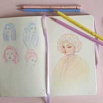 Mon projet du cours : Dessin de portraits expressifs aux crayons de couleur . Colored Pencil Drawing, Drawing, Portrait Drawing, and Sketchbook project by so_lae - 10.28.2024