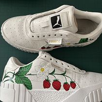 My project for course: Sneaker Restoration and Customization. Accessor, Design, Acr, lic Painting, Fashion Design, DIY, Upc, and cling project by luccerna - 11.04.2024