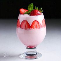 Fresa con crema. Web Development, Web Design, E-commerce, Digital Marketing, and Business project by caroline_lopez_sfm - 11.28.2024