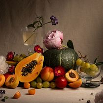 Still-Life Photography: Dark and Moody. Fine-Art Photograph, Food Photograph, Product Photograph, and Studio Photograph project by Jaimee Lowe - 12.01.2024