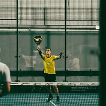 La Jugada. Photographic Composition, Photograph, Digital Photograph, Digital Illustration, Marketing, Photo Retouching, Portrait Photograph, Creative Writing, Instagram, Web Design, Instagram Photograph, and Product Photograph project by Carlos Ferron - 12.07.2024