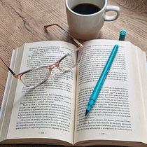 Book and coffee. Marketing, Advertising, Mobile Photograph, Product Photograph, Photograph, Social Media, Instagram, Instagram Photograph, Lifest, le Photograph, and Mobile Marketing project by yelitzaisabelnarvaez - 12.10.2024