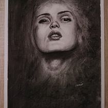 Retrato atmosferico. Fine Arts, Drawing, Artistic Drawing, Portrait Drawing, Realistic Drawing, and Traditional illustration project by Sergio Cantolla - 12.19.2024