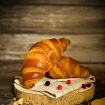 Croissant. Marketing, Advertising, Mobile Photograph, Product Photograph, Photograph, Social Media, Instagram, Instagram Photograph, Lifest, le Photograph, and Mobile Marketing project by alessiata - 01.04.2025