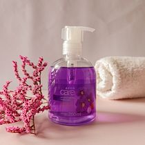 Avon Cosmeticos. Un projet de Composition photographique, Direction artistique, Photographie, Photographie de produits, Photographie numérique , et Postproduction photographique de María del Rosario Españon - 07.01.2025