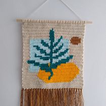 Tapiz de maceta en la ventana. Decoration, DIY, Fiber Arts, Crochet, Fashion Design, and Textile Design project by Sandra Mondragón Mesa - 01.08.2025