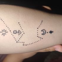 Constelación zodiacal . Un progetto di Design di tatuaggi di enyelazul_15 - 14.01.2025