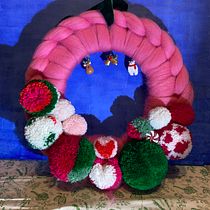 Candy-inspired Christmas wreath. Artesanato, Decoração de interiores, DIY, e Tecido projeto de Katia - 14.01.2025