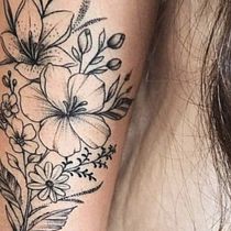 Flor. Un progetto di Design di tatuaggi di Matias Cevallos - 18.01.2025