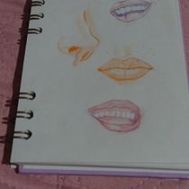 Mi proyecto del curso: Dibujo de retratos llamativos con lápices de colores. Un progetto di Disegno con matite colorate, Disegno, Disegno di ritratti e Sketchbook di Diana Moreno - 23.01.2025