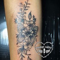 Floral . Un progetto di Design di tatuaggi di Yasmin Candeias - 23.01.2025