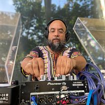 Vinyl Set en evento Pulguerito Legend: Vinilos y Cocteles. Music, Audio, and Music Production project by Orlando Moré - 01.28.2025
