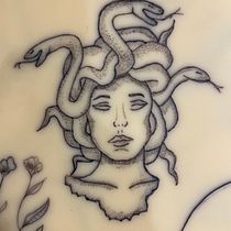 Medusa FineDot. Un progetto di Design di tatuaggi di cristinanp11 - 21.02.2025