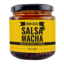 Etiqueta de Salsa Macha. Design, Design gráfico, Gestão de design, e Teoria da cor projeto de Juan Luis González - 06.03.2025