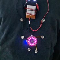 Poncho Fashion-Tech Solarpunk. Een project van  Ontwerp, Informatieontwerp, Productontwerp, Industrieel ontwerp y  Design management van David Ariza - 23.03.2025