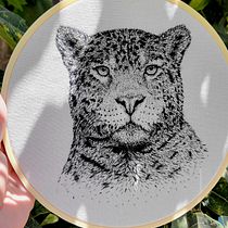 Mi proyecto del curso: Dibujo con hilo negro. Desenho, Bordado, Tecido, Ilustração tradicional, Desenho realista, e Design têxtil projeto de Miriam JT - 04.04.2025