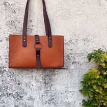 Cartera Tote. Un projet de Création d'accessoires, Artisanat, St, lisme , et Couture de Matias Garcia y Santos - 09.04.2025