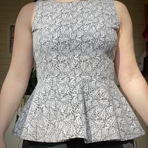 Peplum-Top aus Musselin. Un projet de St, lisme, Confection de patrons et vêtements , et Couture de evanauerth - 25.04.2025