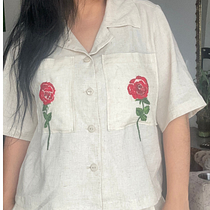 Blusa Rosas. Arts, Crafts, Botanical Illustration, Embroider, Fiber Arts, Pattern Design, Textile Design, Upc, and cling project by Alejandra Ceballos - 04.27.2025