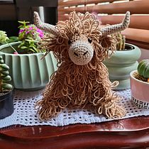 Amigurumi - Vaca de las tierras altas. Amigurumi, Arts, Crafts, Crochet, Fiber Arts, Textile Design, To, and Design project by lxleonlo - 04.28.2025