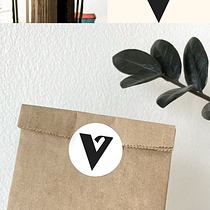 VORZZA Ein Projekt aus dem Bereich Br, ing und Identität, Design, Grafikdesign und Logodesign von Eva Carter - 05.05.2025