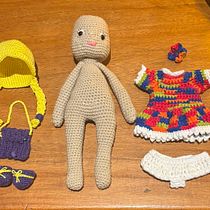 Veelkleurig jurkje Ein Projekt aus dem Bereich H, werk, Crochet, Spielzeugdesign, Weben, Amigurumi und Textildesign von Cobie Verheij - 05.05.2025
