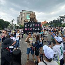 Sculpting Protest with Humor 用幽默雕塑抗議. Arts, Crafts, Character Design, Fine Arts, and Sculpture project by Rasaid Tsang - 05.05.2025