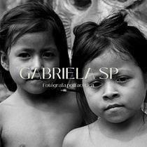 Portafolio Web GabrielaSPhoto. Un proyecto de Br, ing e Identidad, Diseño gráfico, Diseño para Redes Sociales, Diseño Web, Fotografía de retrato y Fotografía digital de Gabriela Soto - 07.05.2025