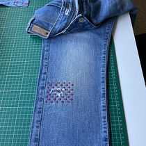 Sashiko-Inspired Embroidery on Jeans. Artesanato, Bordado, Atenção plena, Meditação, Upc, e cling projeto de natalie_md - 16.05.2025