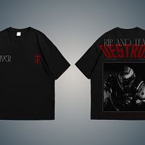 Doom Camisa tipográfica . Tipografia, e Desenho tipográfico projeto de Matew Quiroga - 18.05.2025