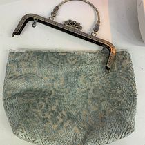 Bolso vintage . Un progetto di Design di accessori, Illustrazione botanica, DIY, Ricamo, Fashion design, Fiber Art, Pattern design, Modellistica, confezione sartoriale, Cucito, Textile Design, Upc e cling di Pilar Lopez Arenas - 19.05.2025