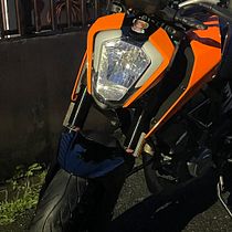 Descripción de la KTM DUKE 200. Een project van Communicatie,  Contentmarketing, Digitale marketing, Instagram, Marketing voor Instagram, Marketing, Mobiele marketing, Social media, Stor y telling van jeustinvega57 - 27.05.2025