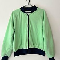 Corte y confección de una cazadora bomber desde cero. Design de moda, Modelagem e confecção, e Costura projeto de Carolina L Tobón Prieto - 02.06.2025